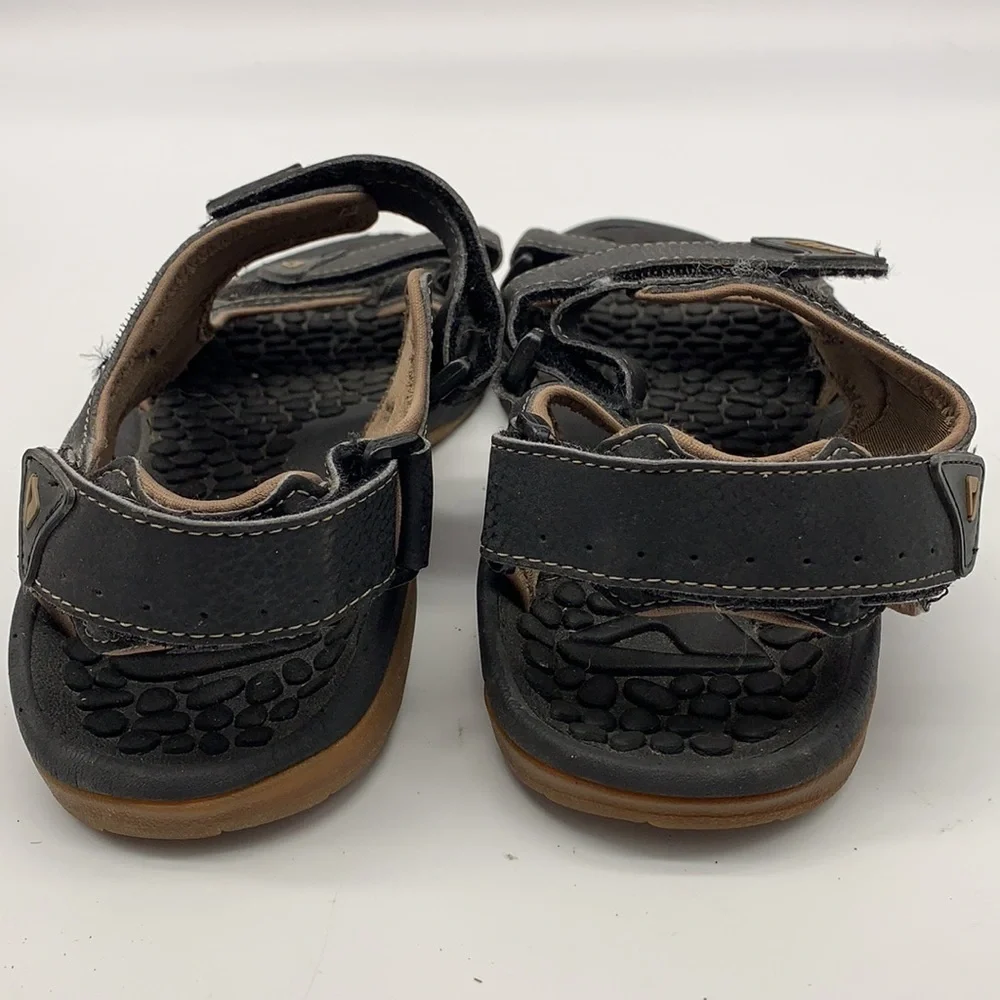 Reef Sandals with unique adjustable strap design